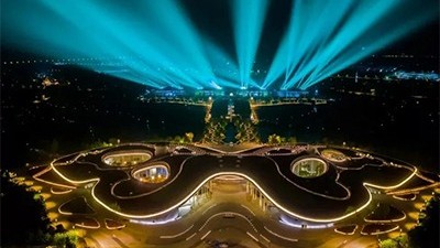 灯光系统下上海花博会复兴馆的视觉盛宴