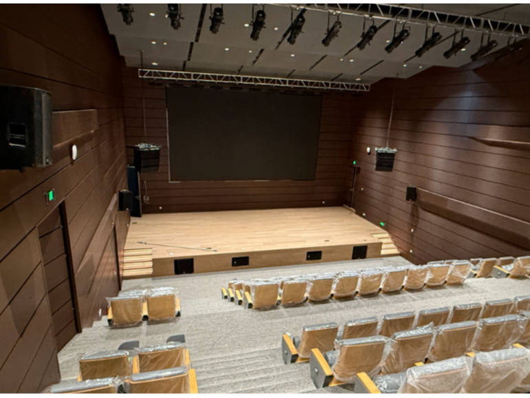 互联网公司多功能报告厅首选：QSC专业扩声方案，腾讯总部同款声学体验